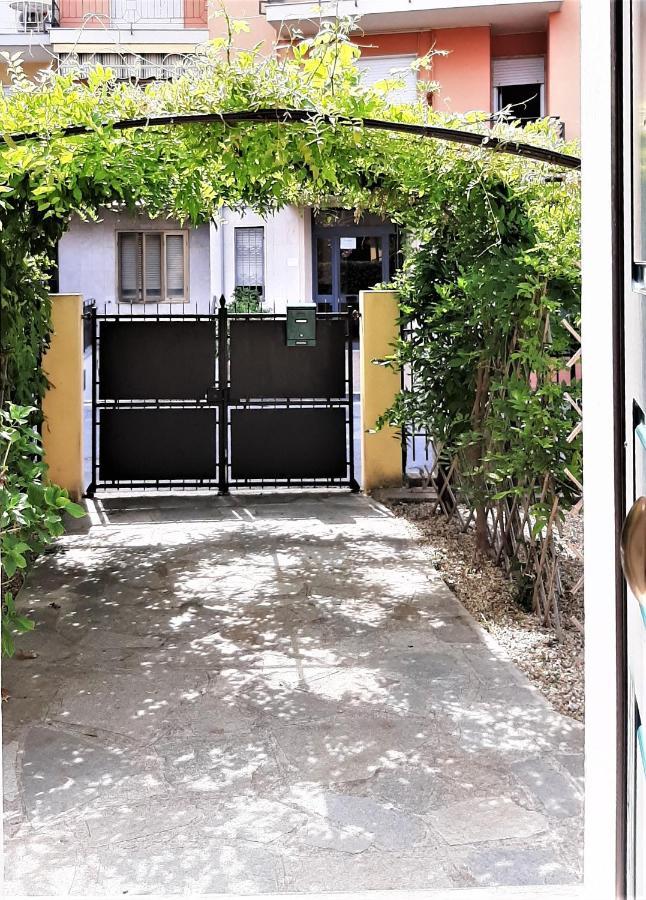 La Casetta Con Giardino A 30 M Dal Mare Villa San Bartolomeo Al Mare