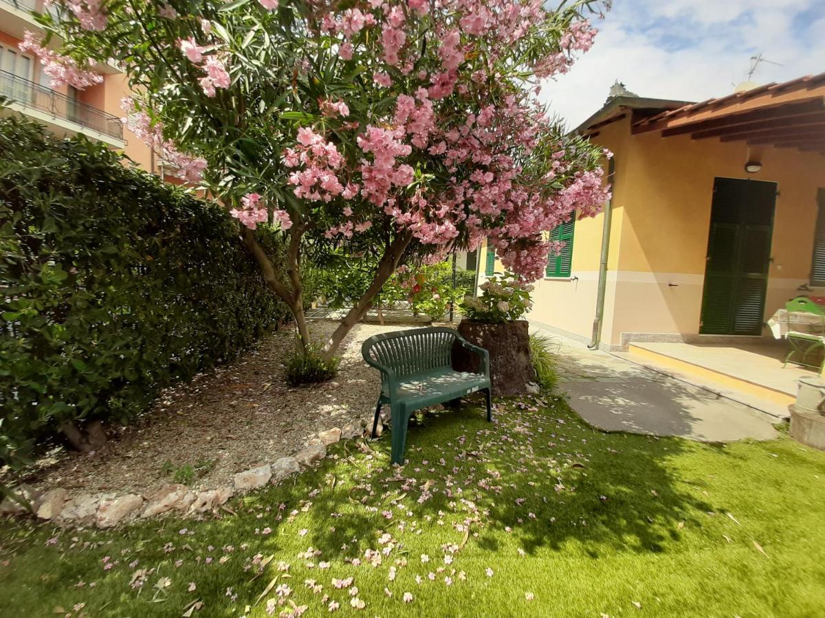 La Casetta Con Giardino A 30 M Dal Mare Villa *