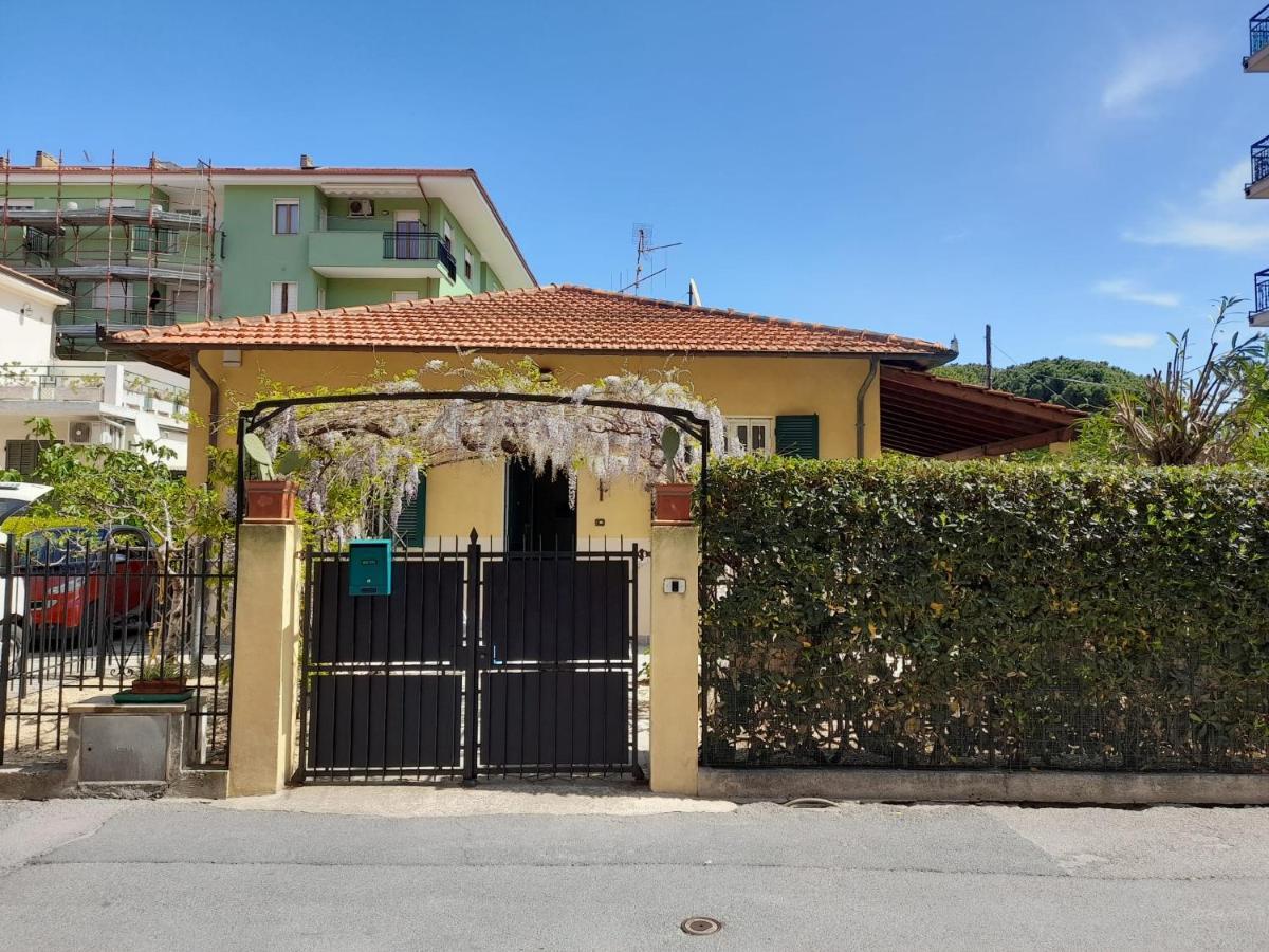 La Casetta Con Giardino A 30 M Dal Mare * San Bartolomeo Al Mare